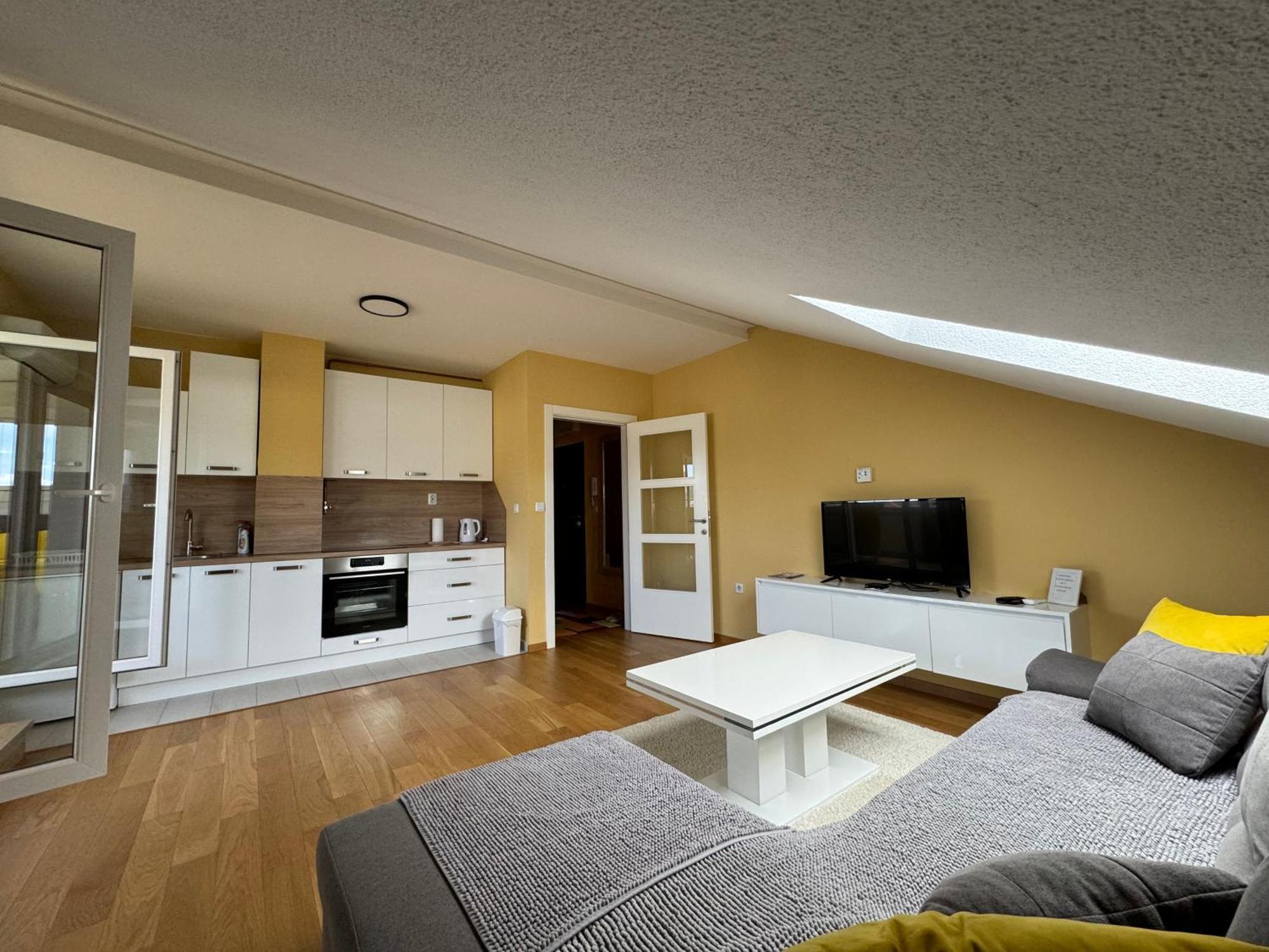 Apartment Stan Na Dan V&l-lukavica SJJ